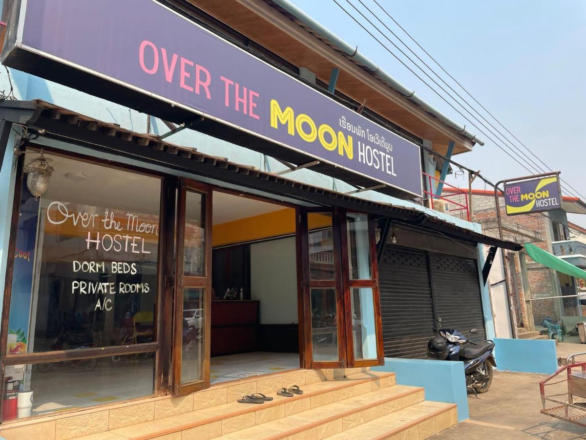 Over The Moon Hostel Ban Houayxay Eksteriør bilde